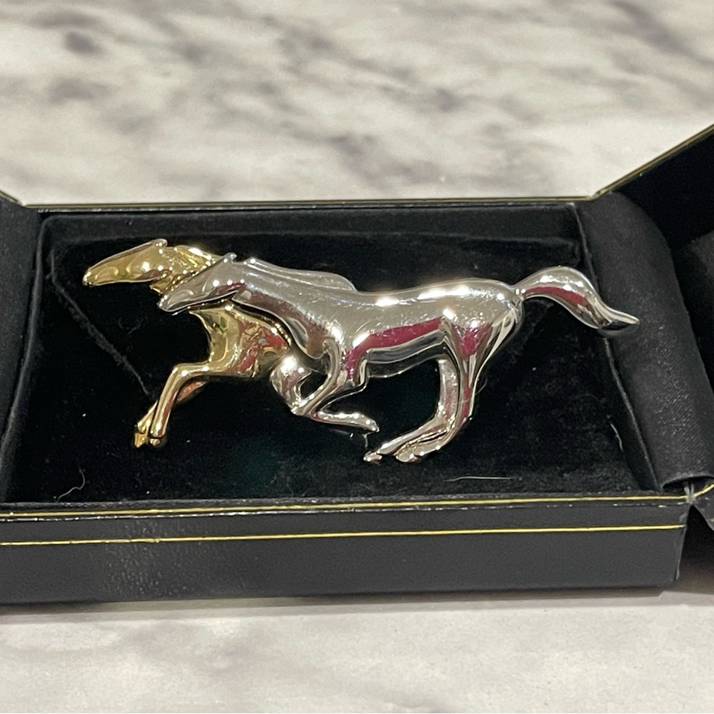 Vintage 2-tone horse pin